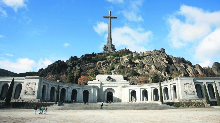 El Gobierno aprueba el viernes la exhumación de Franco
