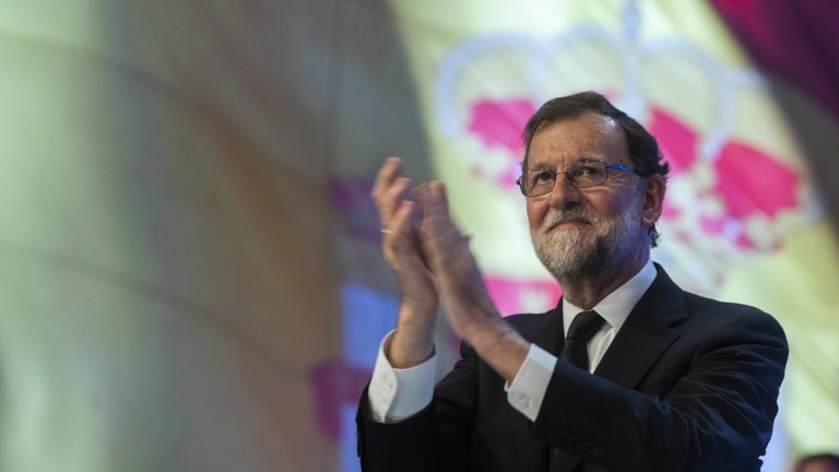 Rajoy: “Me aparto, pero no me voy”