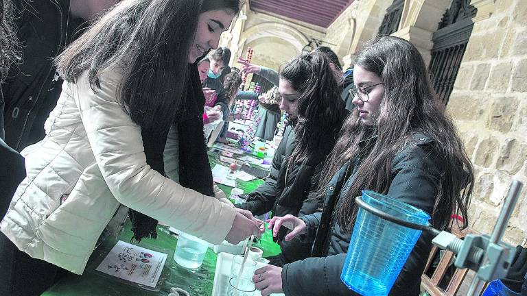 Más de 7.000 visitantes pasan por la feria científica Más de 7.000 visitantes pasan por la feria científica