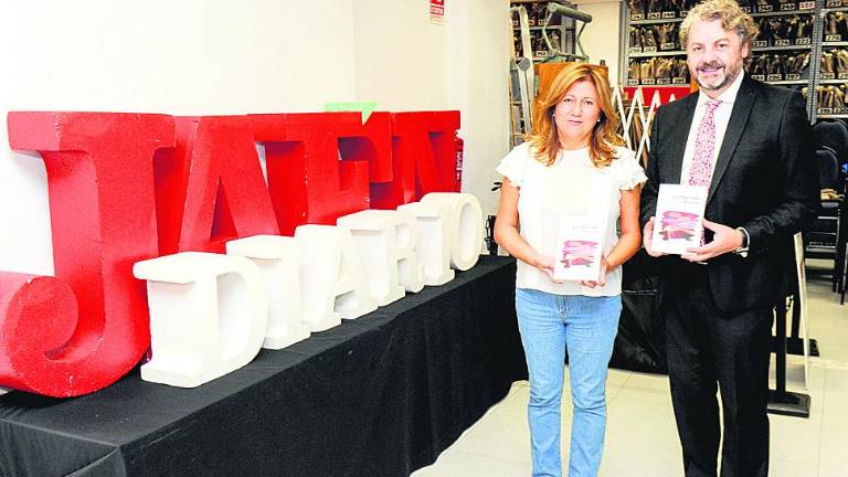 Confesiones en rojo llega a las bibliotecas