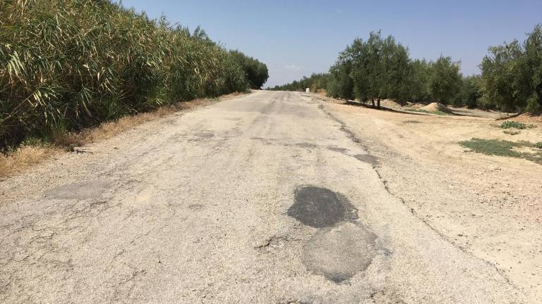 Inversión en el reasfaltado de cinco caminos rurales