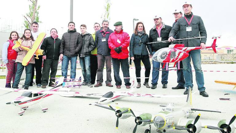 Exhibición de modelos de aeromodelismo por una buena causa Exhibición de modelos de aeromodelismo por una buena causa
