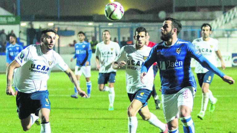 Un revés que destapa las carencias del Linares Un revés que destapa las carencias del Linares