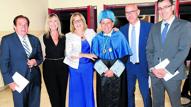 Pascual Acosta obtiene de la UJA el máximo reconocimiento Pascual Acosta obtiene de la UJA el máximo reconocimiento