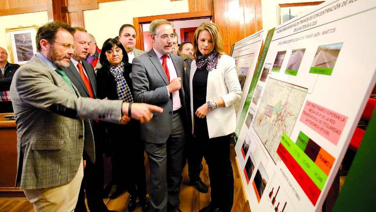 Un “lifting” para eliminar las arrugas de la autovía entre la capital y Martos Un “lifting” para eliminar las arrugas de la autovía entre la capital y Martos