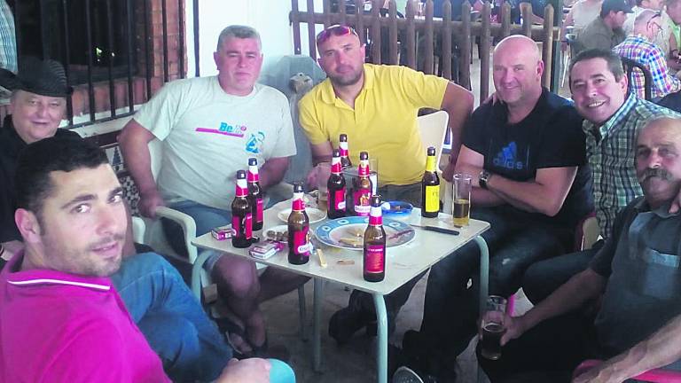 Peculiar fiesta en la Sierra Sur Peculiar fiesta en la Sierra Sur