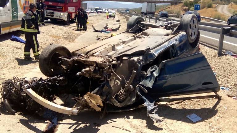 Brutal accidente con una mujer fallecida en la A-44 Brutal accidente con una mujer fallecida en la A-44