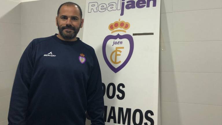 Set blanco con un Beda que tiene hambre de gol Set blanco con un Beda que tiene hambre de gol