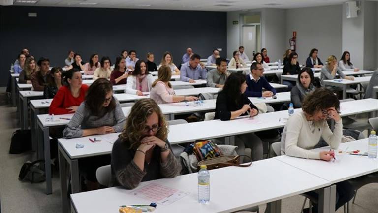 Docentes rechazan en bloque que Educación cambie los temarios de las oposiciones