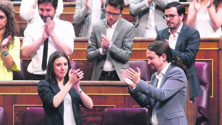 Once horas de “duelo” entre el PP y Podemos Once horas de “duelo” entre el PP y Podemos