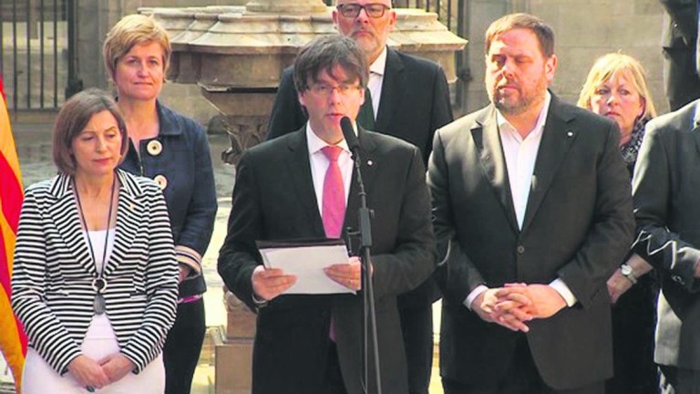 Puigdemont reorganizará al Govern para el referéndum