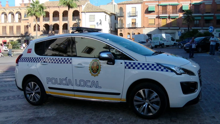 Un nuevo coche patrulla y chalecos antibalas para los policías locales