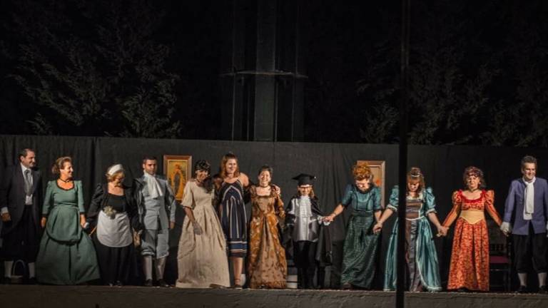 Más de 500 personas asisten al teatro local Más de 500 personas asisten al teatro local