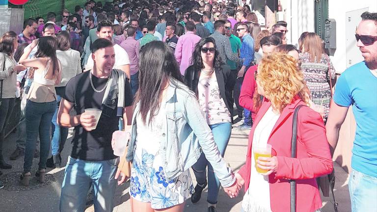 Multitudinarias fiestas de la Cruz Multitudinarias fiestas de la Cruz