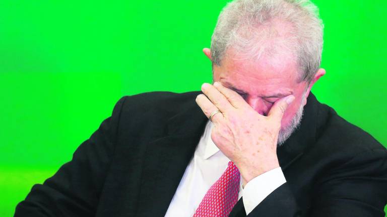 Lula toma posesión en el Gobierno de Brasil pese a la prohibición judicial Lula toma posesión en el Gobierno de Brasil pese a la prohibición judicial