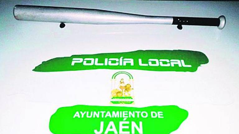 Dos detenidos por golpear a un hombre con un bate de béisbol Dos detenidos por golpear a un hombre con un bate de béisbol