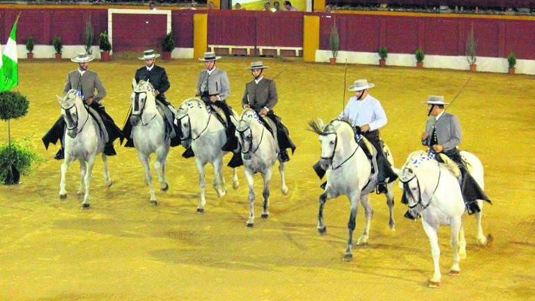 Aplaudido acto ecuestre de Jerez