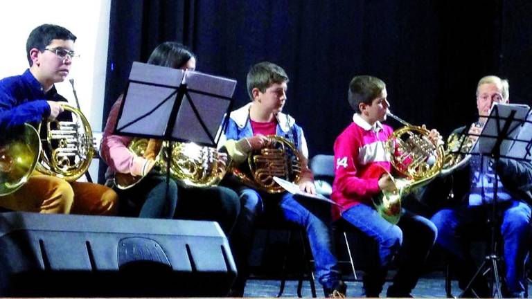 Jóvenes alumnos demuestran su nivel Jóvenes alumnos demuestran su nivel