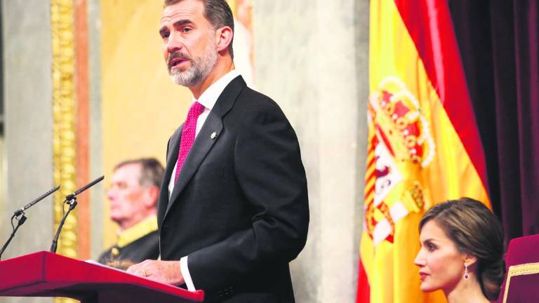 El Rey avisa de que fuera de la ley solo hay arbitrariedad e imposición