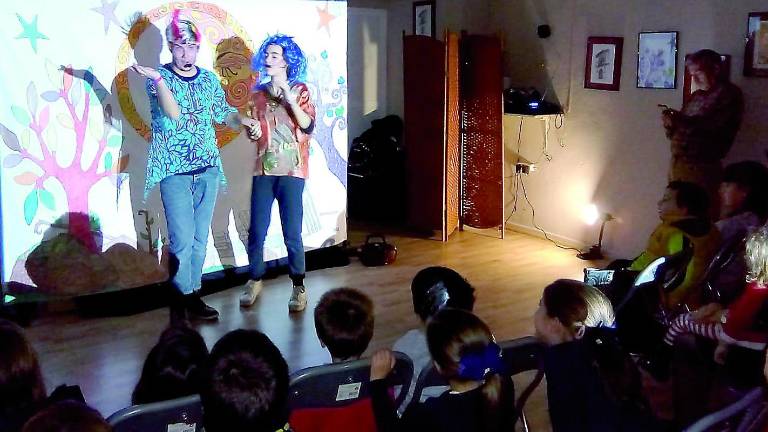 Títeres, magia y música en Loma del Royo Títeres, magia y música en Loma del Royo