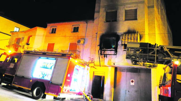 Aparatoso incendio en Torredonjimeno Aparatoso incendio en Torredonjimeno