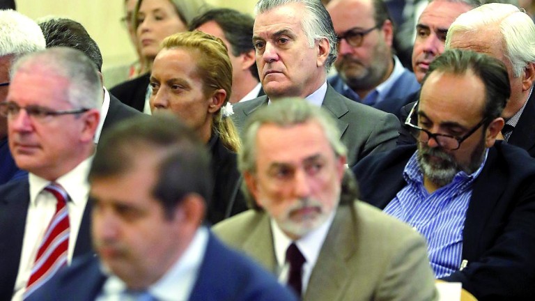 Bárcenas insinúa acuerdos de tres acusados con el fiscal