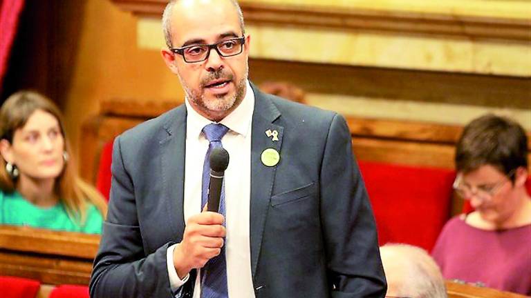 Los Mossos piden que el consejero de Interior dimita Los Mossos piden que el consejero de Interior dimita