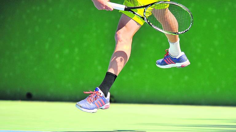 El calzado deportivo podría afectar en la forma de pisar el suelo El calzado deportivo podría afectar en la forma de pisar el suelo