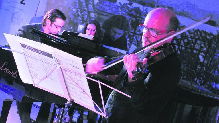 Una noche jiennense al son del violín y un gran piano Una noche jiennense al son del violín y un gran piano