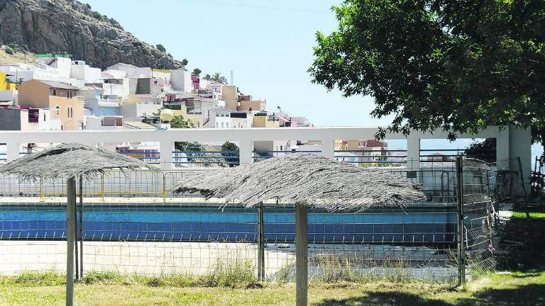 El Tomillo, muy pendiente del arreglo de su querida piscina El Tomillo, muy pendiente del arreglo de su querida piscina