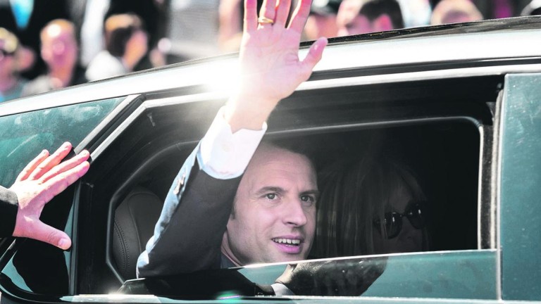 Macron, un paso más cerca de hacerse con la mayoría