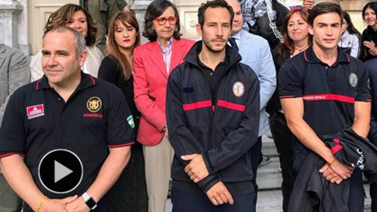 Libertad sin cargos para los tres bomberos españoles Libertad sin cargos para los tres bomberos españoles