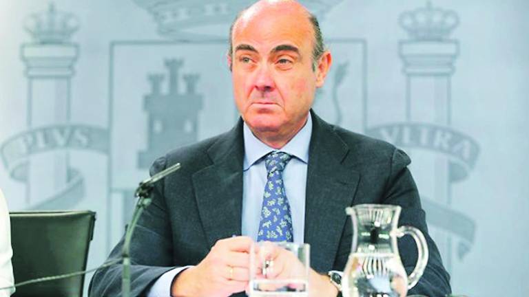 Exigen que Guindos de explicaciones Exigen que Guindos de explicaciones