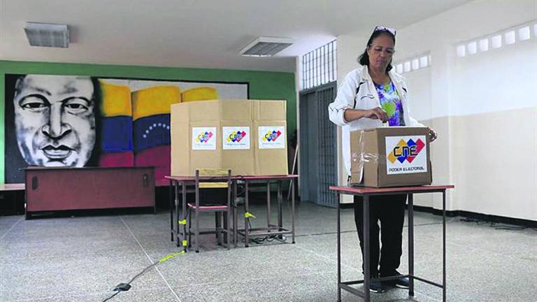 Venezuela decide su futuro en unas controvertidas votaciones Venezuela decide su futuro en unas controvertidas votaciones