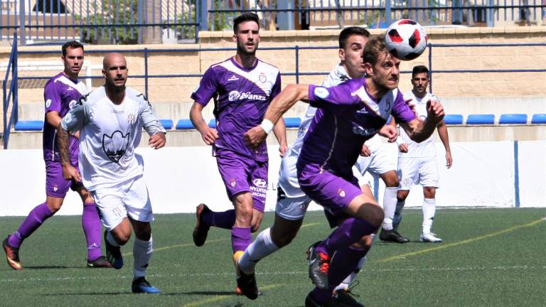 El Real Jaén perdona y al final cede el empate El Real Jaén perdona y al final cede el empate