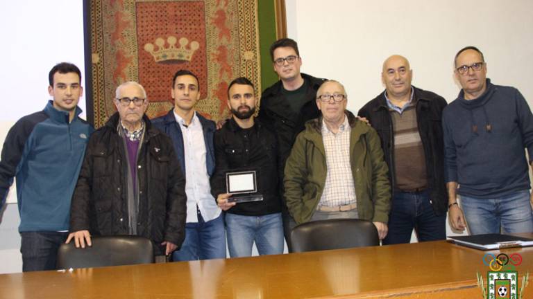 Reconocimiento del CD Úbeda Viva al lateral Javi Jiménez Reconocimiento del CD Úbeda Viva al lateral Javi Jiménez