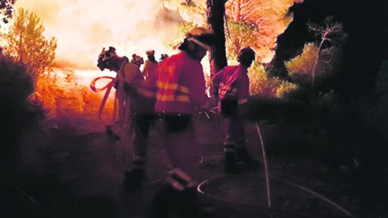 Huelva sufre varios incendios, dos de grandes dimensiones Huelva sufre varios incendios, dos de grandes dimensiones