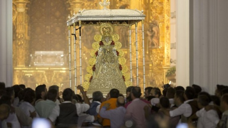La Virgen del Rocío se luce en “Andalucía de Fiesta”