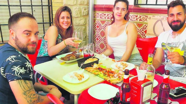 Entre vaquillas y verbenas Entre vaquillas y verbenas