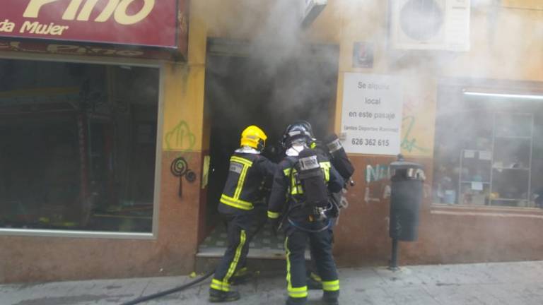 Herido en un fuego en una tienda de Espartería Herido en un fuego en una tienda de Espartería