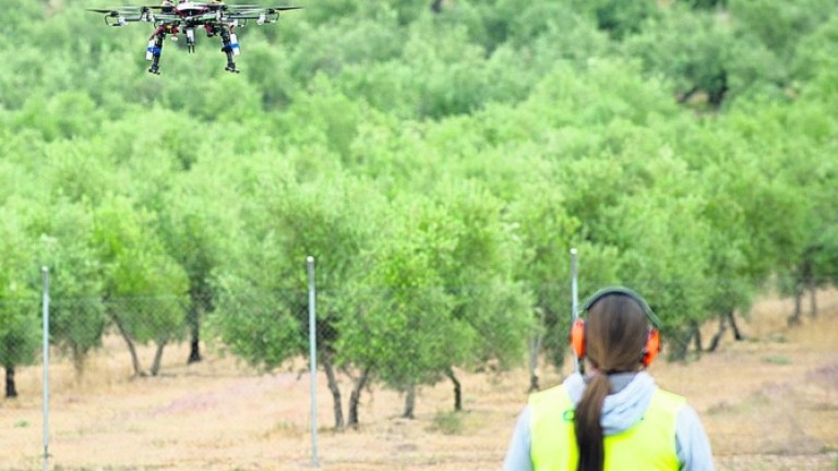 El Infoca incorpora drones para luchar contra el fuego.