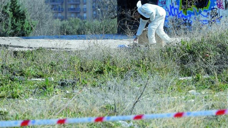 La Policía mantiene abierta la investigación por el hallazgo del cadáver en un solar