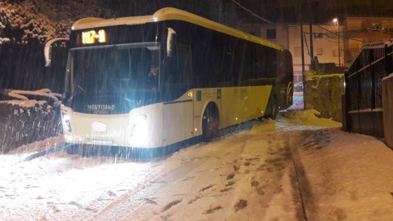 Cuatro carreteras afectadas por la nieve en la provincia Cuatro carreteras afectadas por la nieve en la provincia