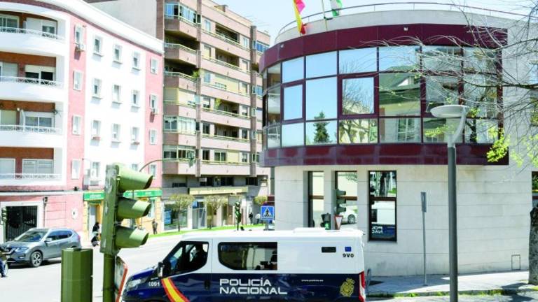A juicio por entrar en tres casas para desvalijarlas A juicio por entrar en tres casas para desvalijarlas