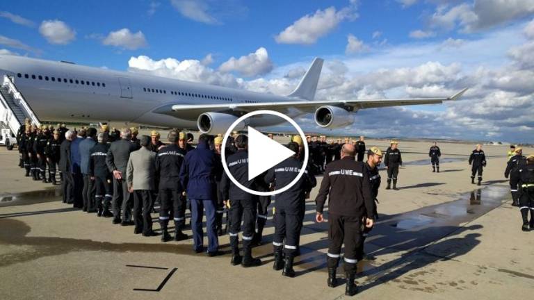 Los militares españoles despedidos entre aplausos en Chile Los militares españoles despedidos entre aplausos en Chile