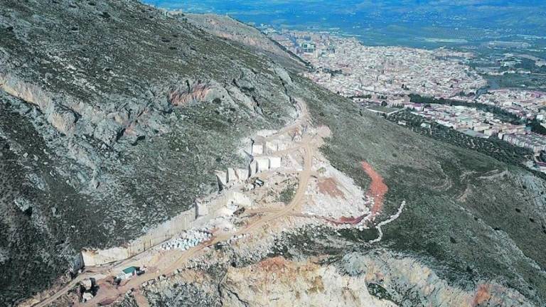 Ocho implicados en un posible delito en la cantera Fuente de la Peña