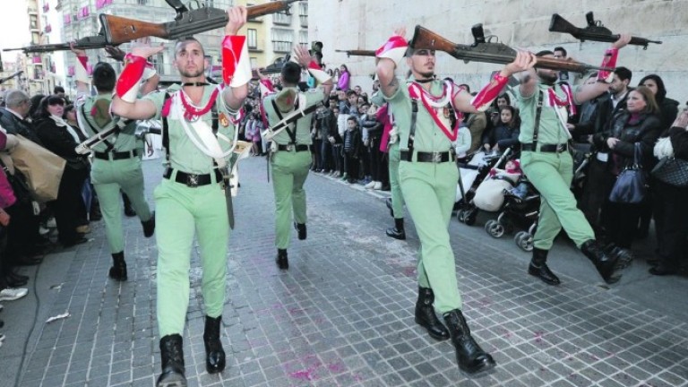 La Legión acompaña a la Cofradía Sacramental de la Buena Muerte en Jaén