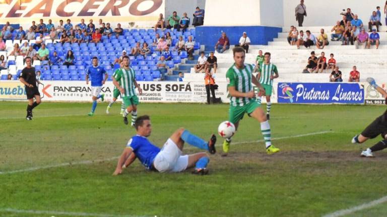 El Linares tiene vía libre para fichar tras la baja de Javi López El Linares tiene vía libre para fichar tras la baja de Javi López