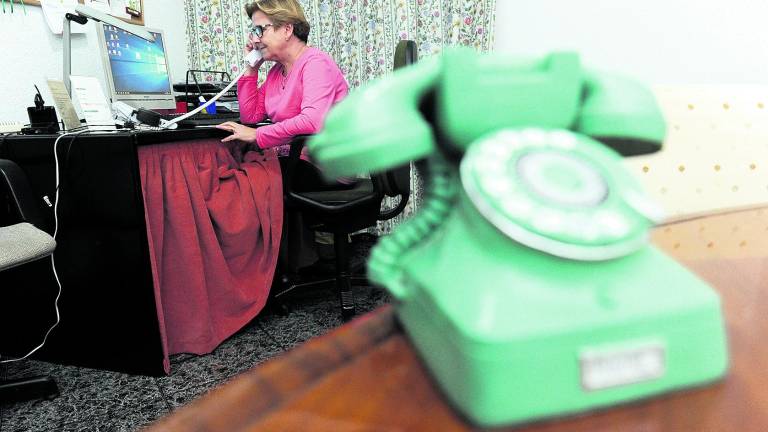 Una llamada al servicio social Una llamada al servicio social