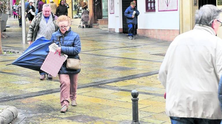 Vientos de hasta 90 kilómetros por hora Vientos de hasta 90 kilómetros por hora
